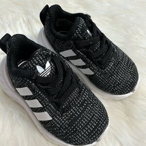 Adidas Tennis Shoes 4K